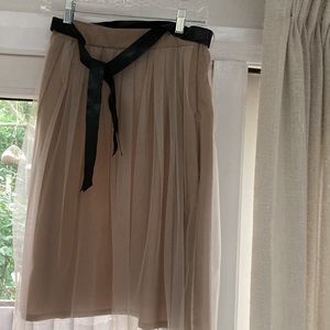 Tulle, everyday hip skirt. With black leather belt. Made in Italy.